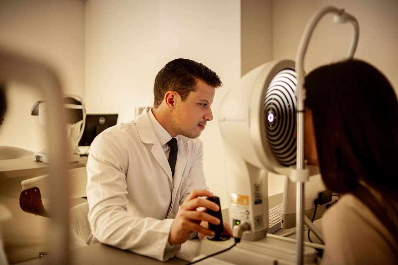 Dr. Mateus Pellizzaro — LASIK